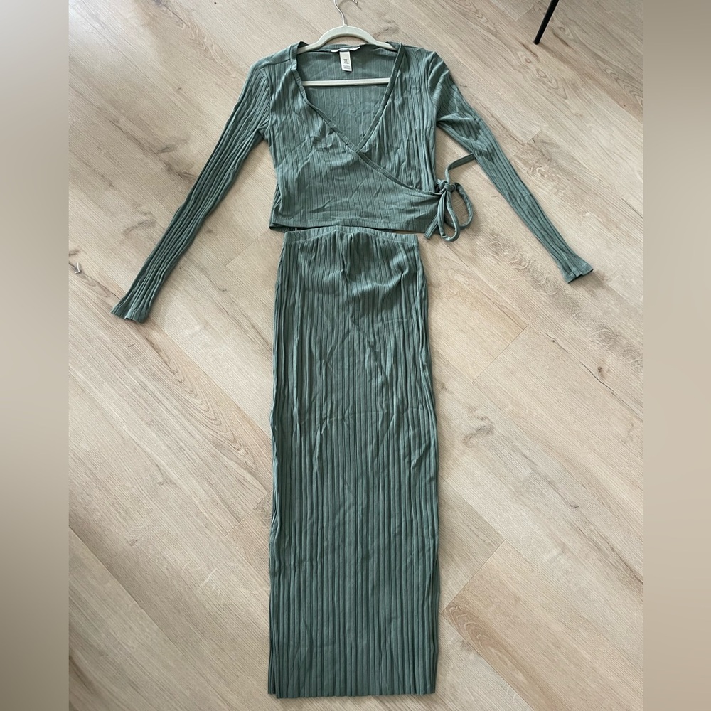 Maternity top/skirt set